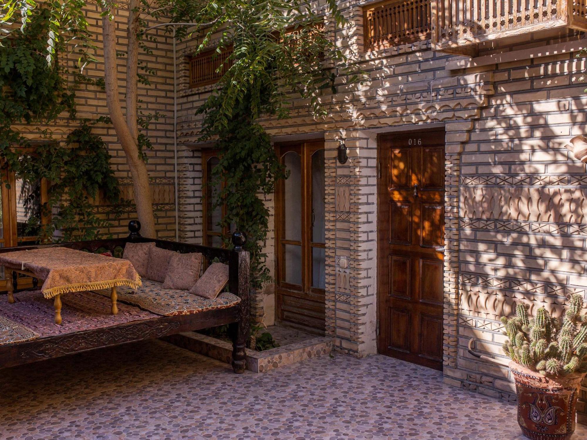 Sasha & Son Hotel Bukhara Bagian luar foto