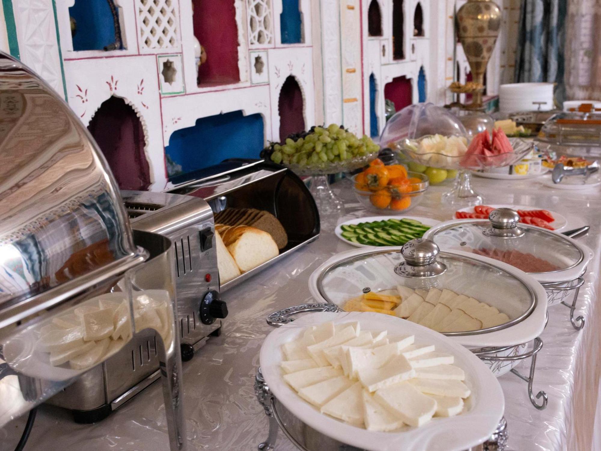 Sasha & Son Hotel Bukhara Bagian luar foto